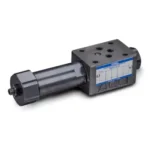 Modułowy zawór redukcyjny ciśnienia Yuken MRP,MRB,MRA na białym tle, widoczny korpus z przyłączami oraz mechanizm do ręcznej regulacji.