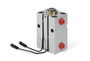 Aluminiowy kompaktowy siłownik hydrauliczny z serii MP, wyposażony w czujniki magnetyczne do precyzyjnego pozycjonowania w systemach hydrauliki siłowej.