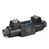 Rozdzielacz hydrauliczny Yuken DSG-01, sterowany dwoma cewkami (DC24V lub AC240V), typ 3-pozycyjny, ze sprężyną centrującą (Spring Centered), montaż CETOP 3