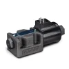 Rozdzielacz hydrauliczny monostabilny Yuken DSG-03 z pojedynczym elektromagnesem, w standardzie NG6 (CETOP 03). Widoczny korpus zaworu kierunkowego i przyłącze elektryczne cewki.